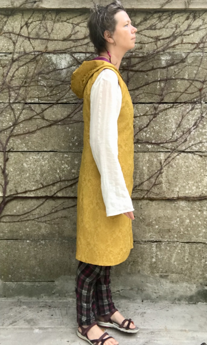 Goldenes Kleid Antje Eilers Künstlerin Hemmoor